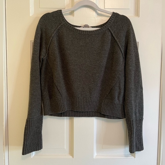 Athleta Women’s Cropped Dark Gray Sweater Ribbed Design With Exposed Seams XXS - Picture 1 of 7